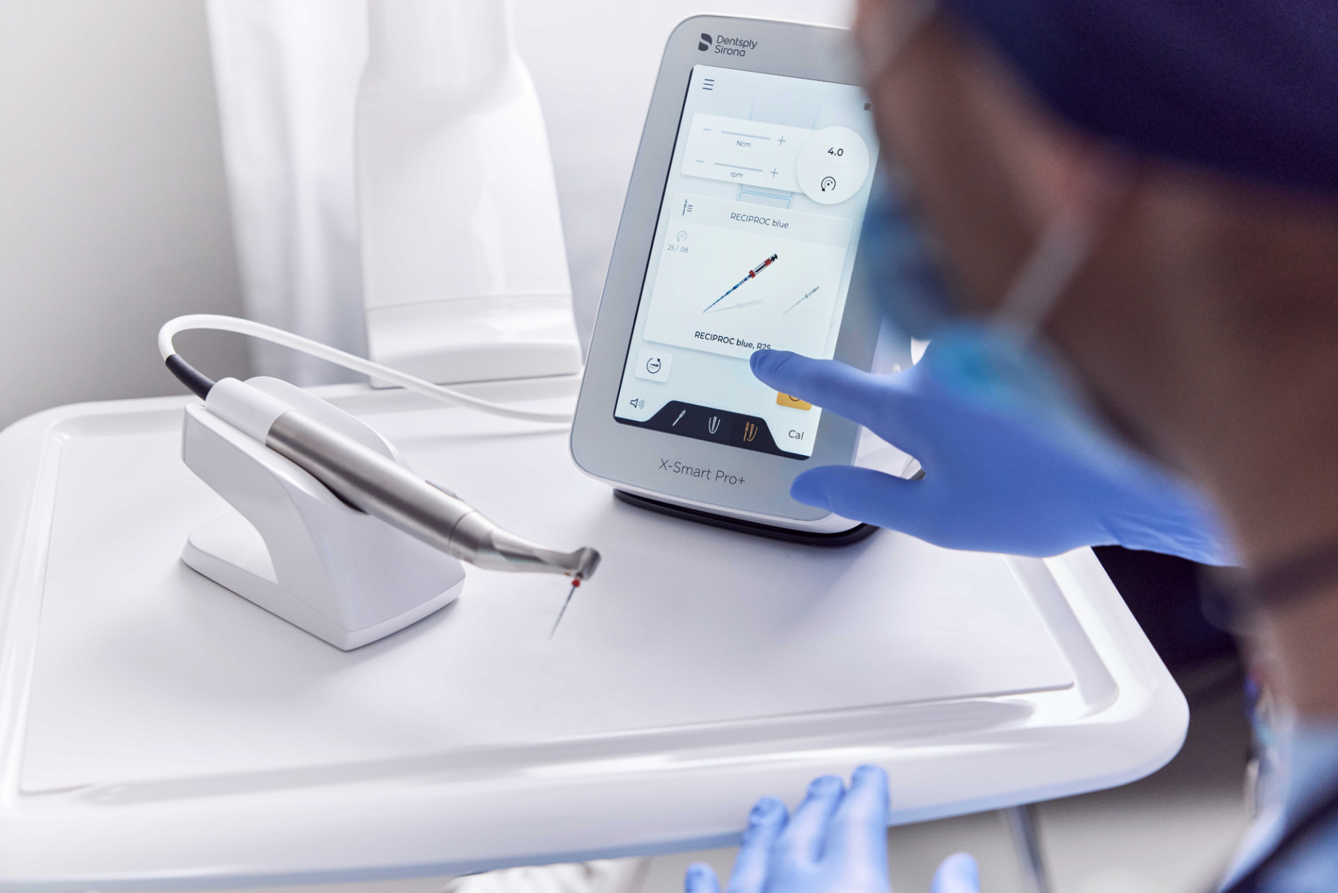 X-Smart Pro+ em uso durante procedimento endodôntico